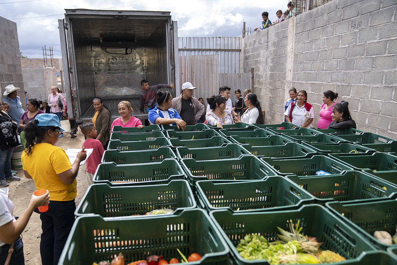 Crates of produce donated by the Banco de Alimentos Mundial de Honduras, a Tegucigalpa-based food bank, arrive at a half built house in the Berlin neighborhood of Tegucigalpa, Honduras. (Photo: The Global FoodBanking Network/Tomas Ayuso)